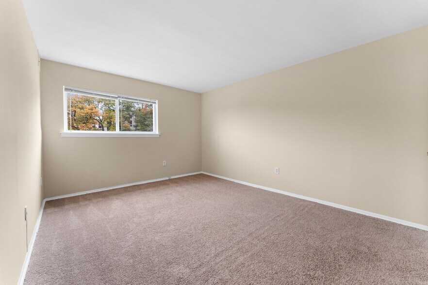 Building Photo - 5500 Karen Elaine Dr