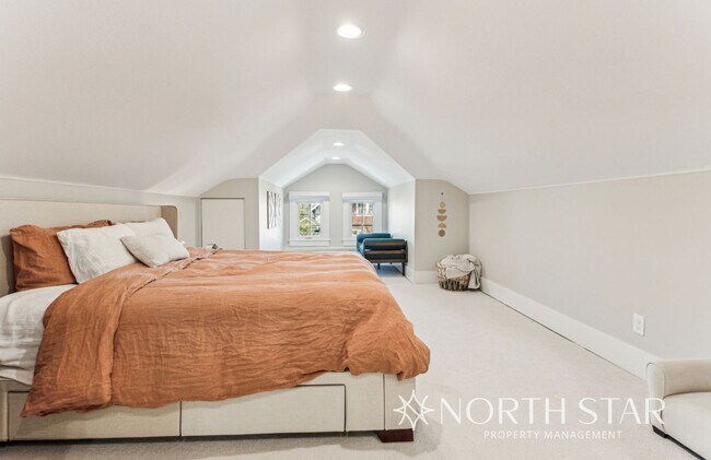 Building Photo - Beautifully Remodeled Classic Craftsman in Prime Portland Location
