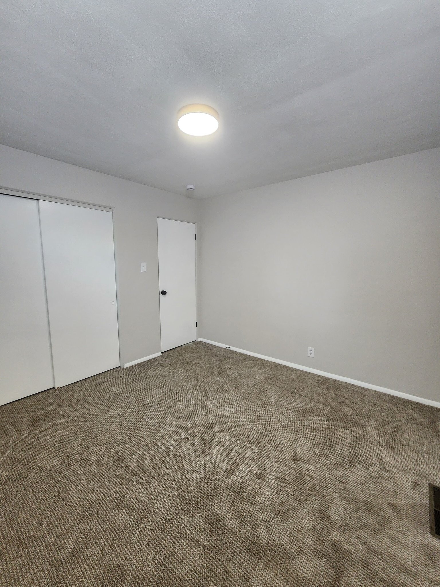 Building Photo - 922 S 74th St