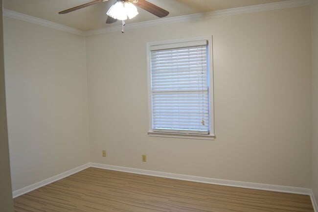 Building Photo - 222 Mary St