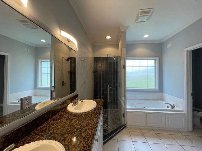 Building Photo - Quail Hollow