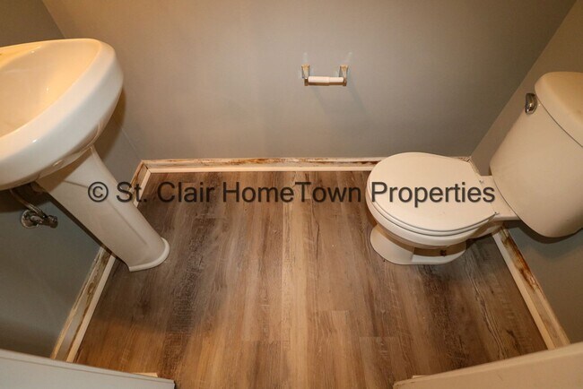 Building Photo - Totally Remodeled Tri-Plex in Lincoln School System