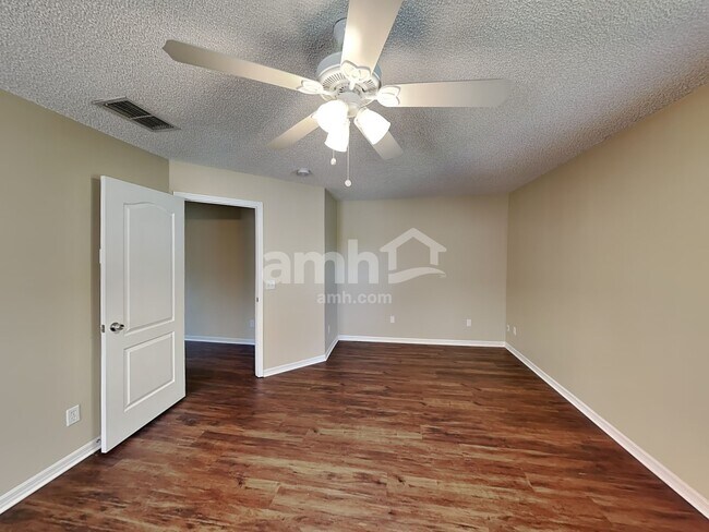 Building Photo - 633 Prince Ln