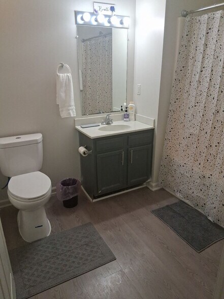 Building Photo - 1051 Southern Dr