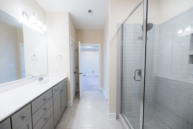 Building Photo - Beautiful 3Bed/2.5Bath Townhome located in Kernersville at Welden Village