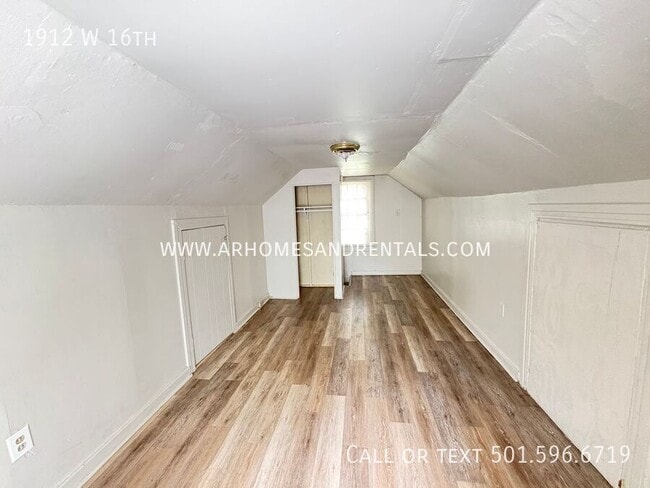 Building Photo - 1912 W 16th-