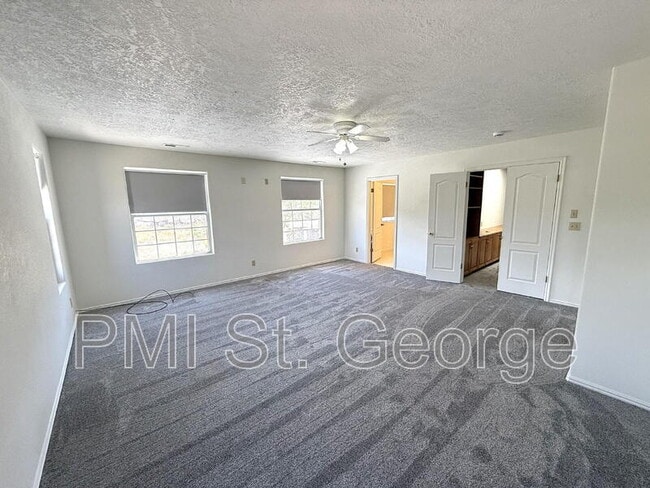 Building Photo - 2506 W Grandview Dr