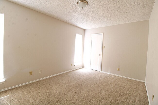 Building Photo - *****PRICE REDUCTION*****