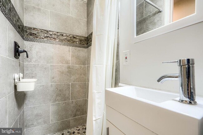 Building Photo - 3533 Keswick Rd