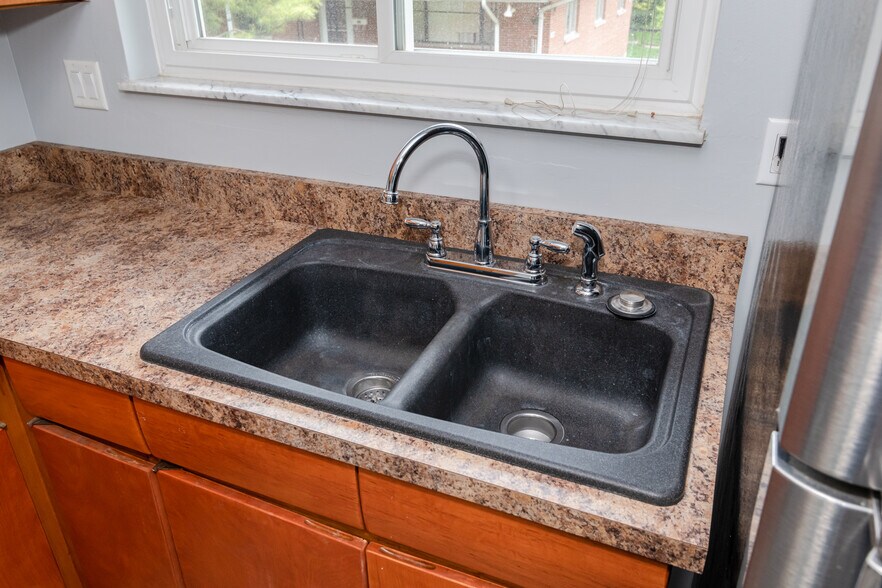Building Photo - 1258 Westcliff Ct