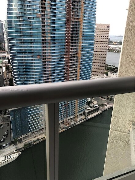 Building Photo - 475 Brickell Ave