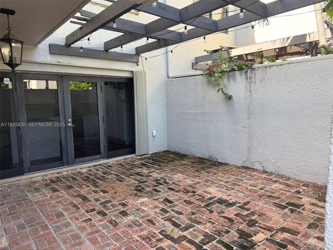 Building Photo - 4710 SW 67th Ave