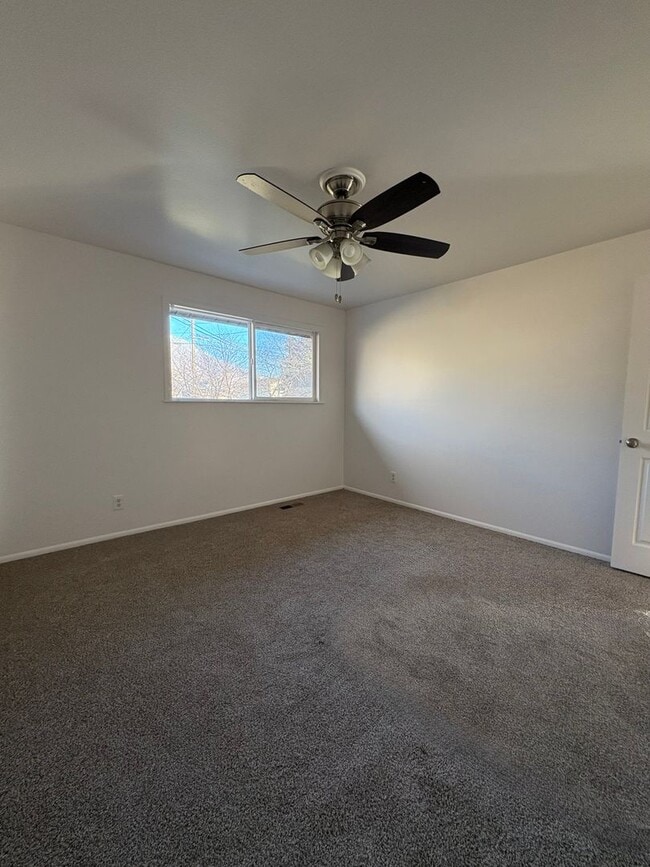 Building Photo - 983-985 S 600 W