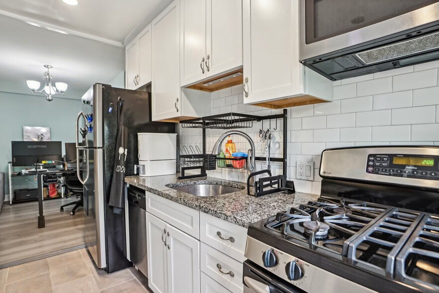 Kitchen - 4100 W St NW