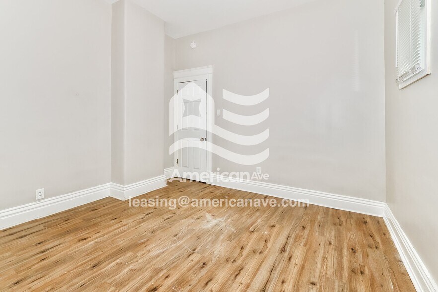 Building Photo - 728 S 35th St