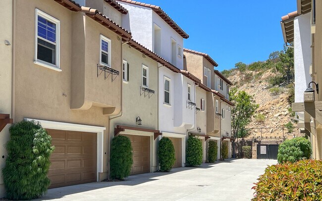 Building Photo - 2110 Silverado St
