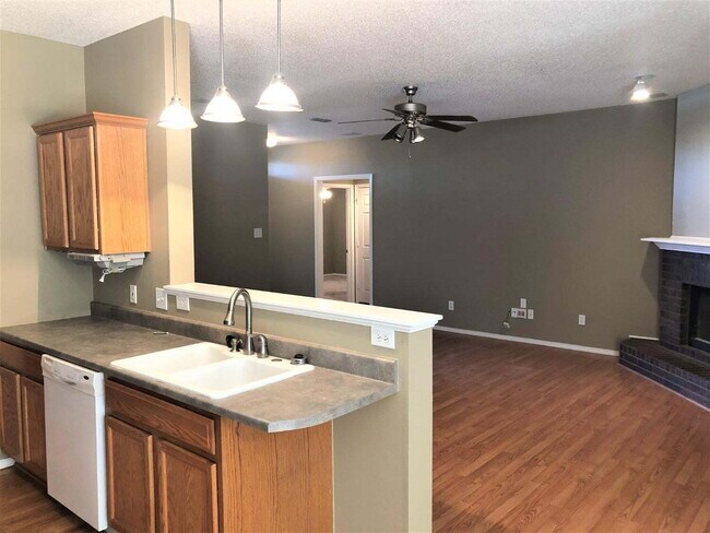 Building Photo - Charming 3/2 in Southwest Lubbock!