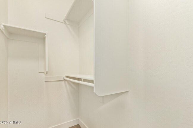 Building Photo - 2669 E Bellerive Dr