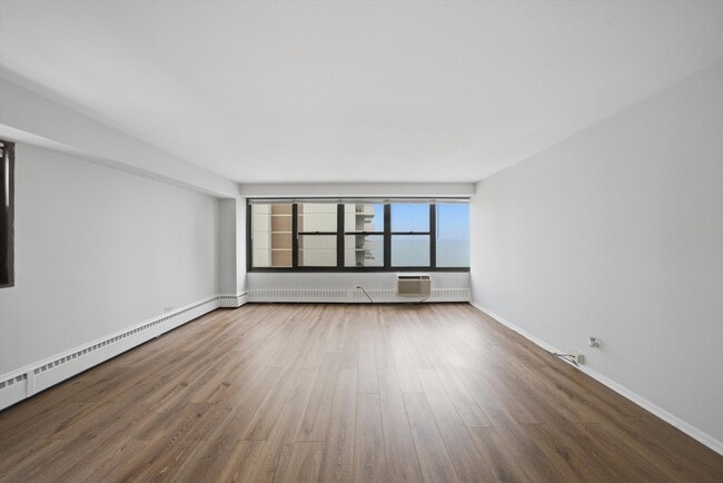 Building Photo - 6030 N Sheridan Rd