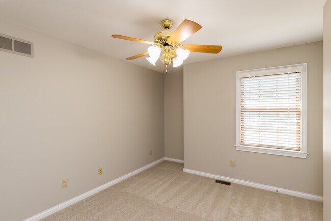Building Photo - 5558 Parker Hill Ln