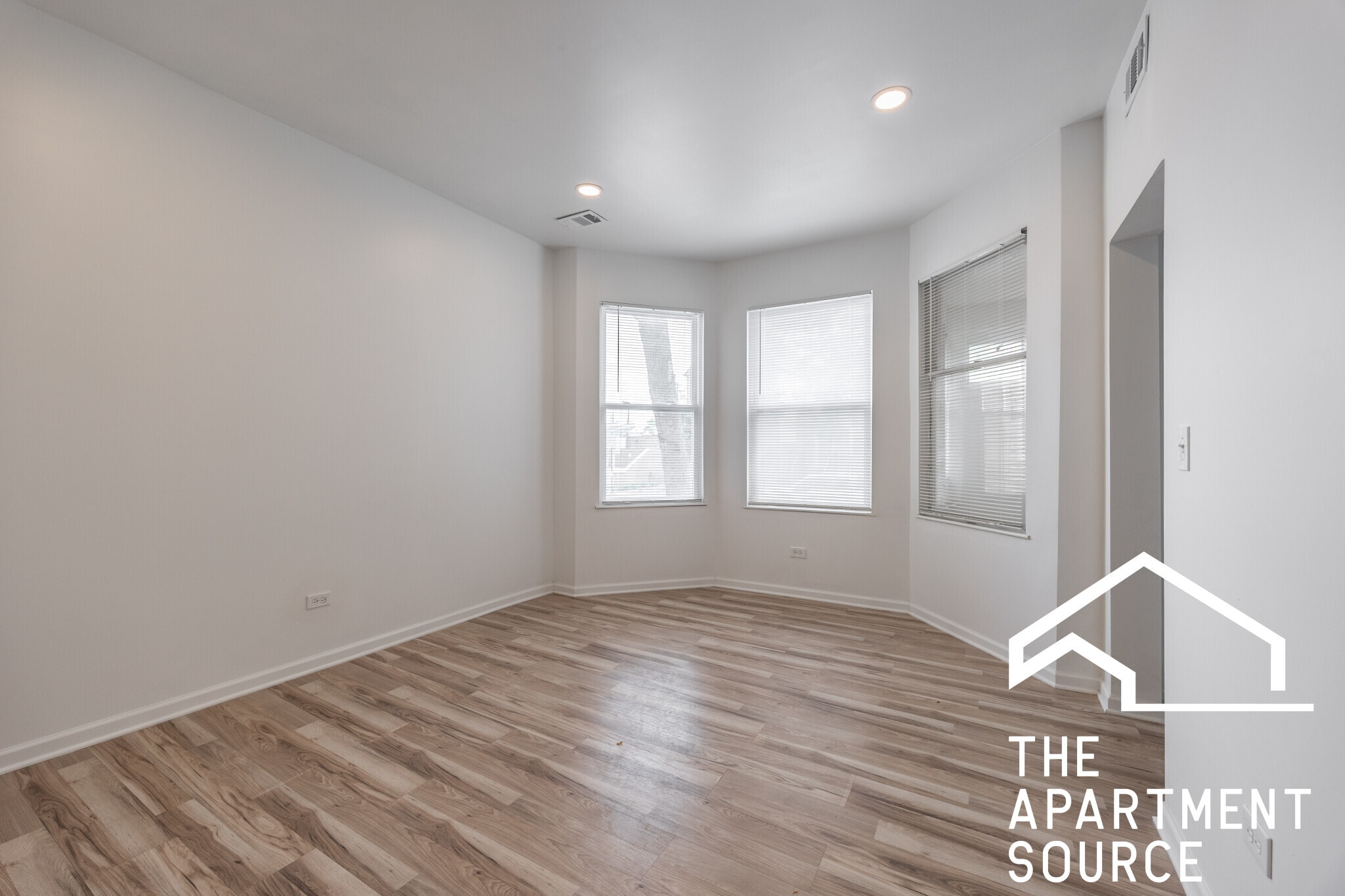 Building Photo - 3140 N Kimball Ave