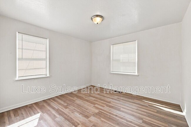 Building Photo - 700 NE 81st St