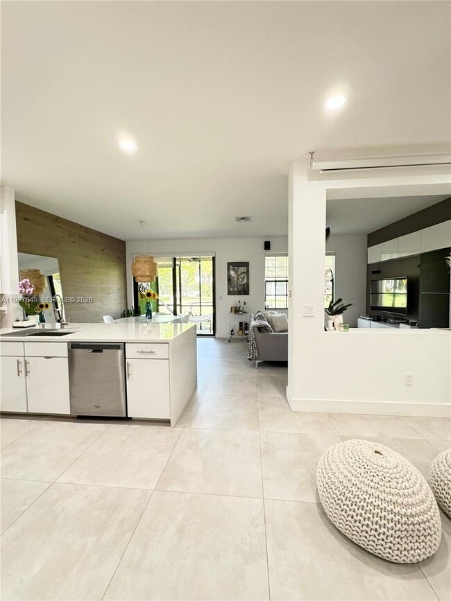 Building Photo - 13017 Riverwalk Cir S