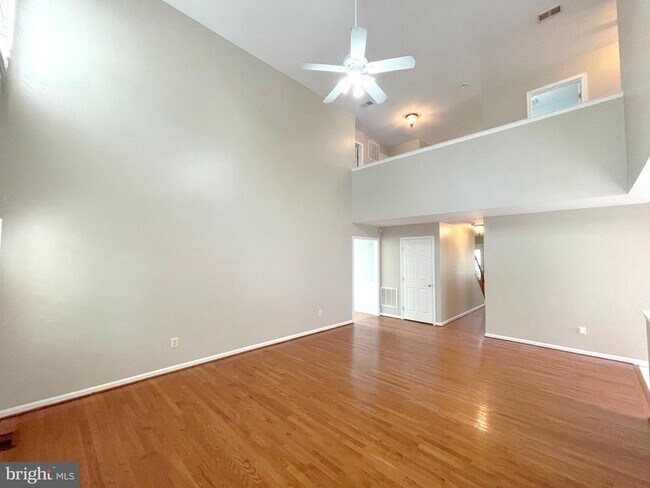 Building Photo - 20871 Freedom Run Dr