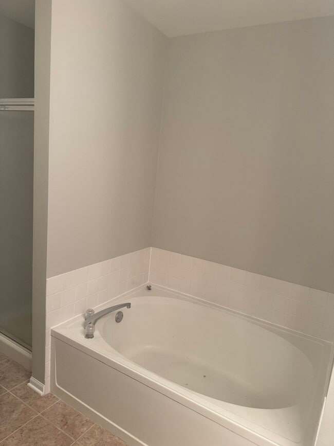 Building Photo - 11S473 Rachael Ct