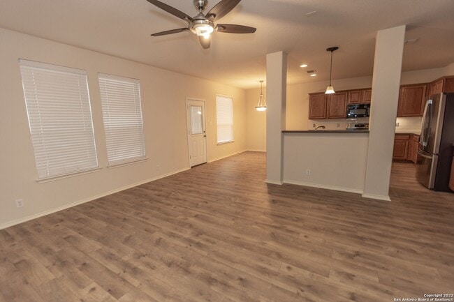 Building Photo - Stunning 5 bedroom 3 full bath home in the...