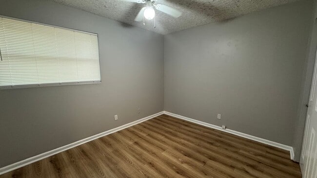 Building Photo - Spacious 5/2 for rent in Normandy Village ...