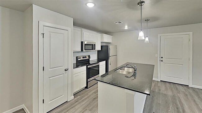 Building Photo - 11200 Burnham Ave