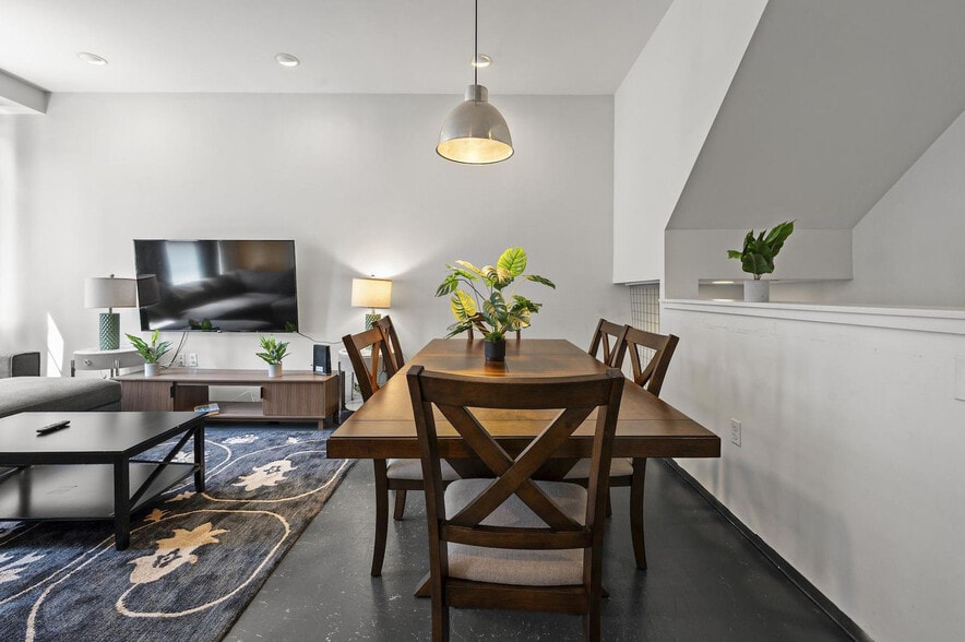 Building Photo - 160 E Berkeley St