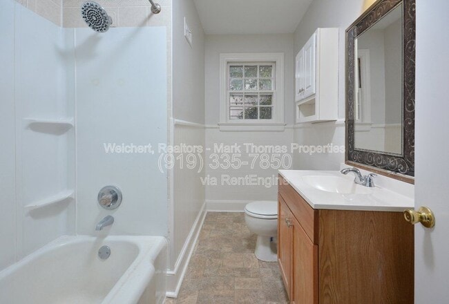 Building Photo - 2602 Vineyard St
