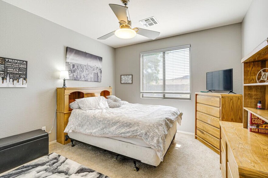 Building Photo - 26221 N 43rd Ave