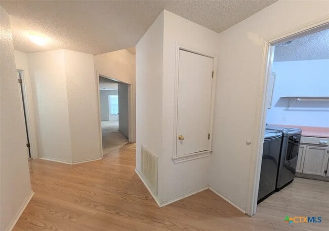Building Photo - 1428 Devin Dr