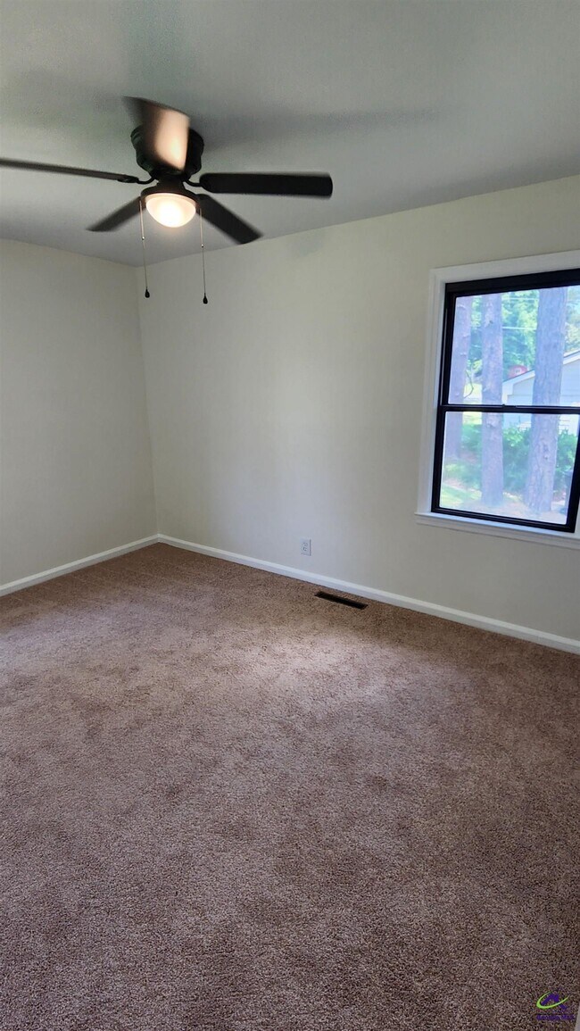 Building Photo - 203 Springdale Dr
