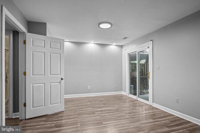Building Photo - 43535 Postrail Square