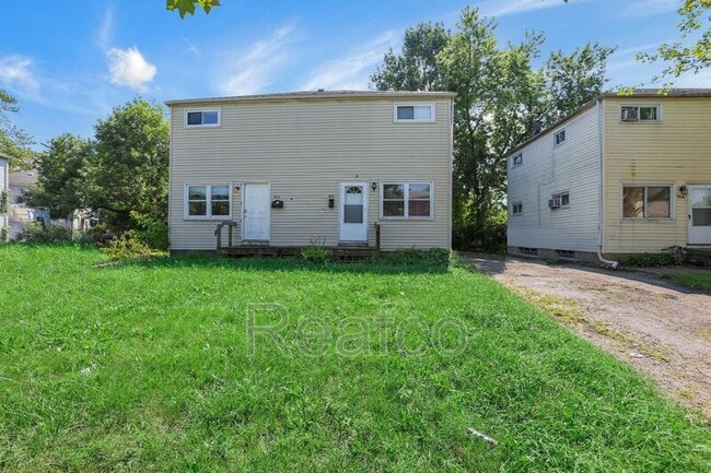 Building Photo - 900 Racine Ave