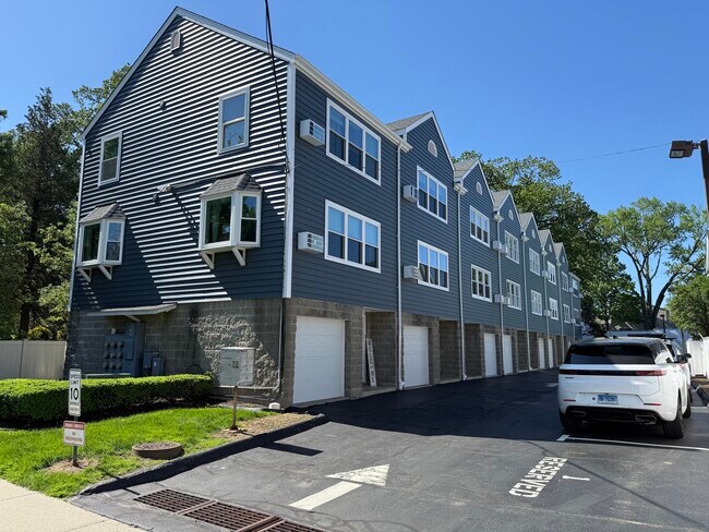 Primary Photo - 55 Woodland Pl