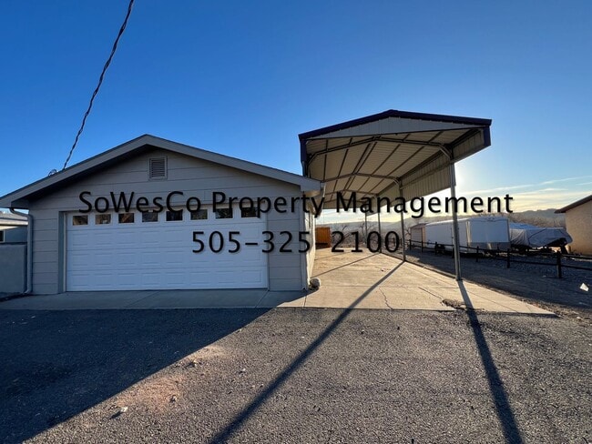 Building Photo - Large 3 Bedroom Home on East Side of Town