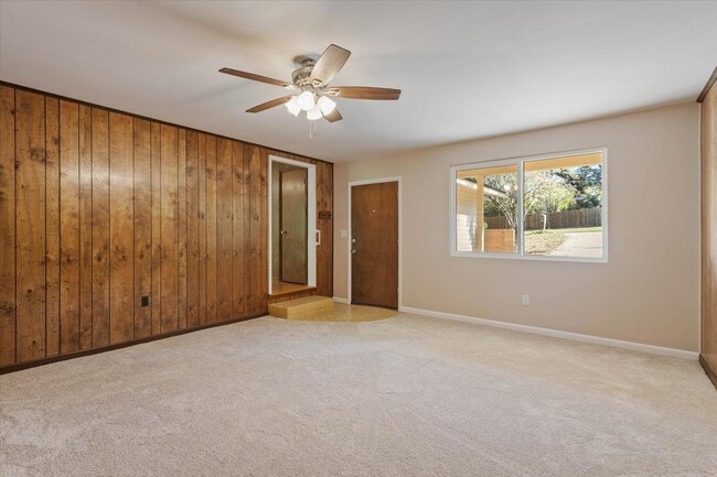 Building Photo - 1807 Ivan Dr
