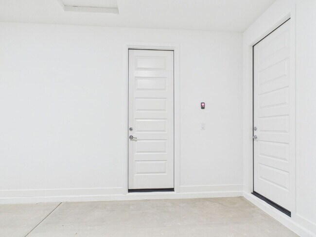 Building Photo - Brand new home with Casita