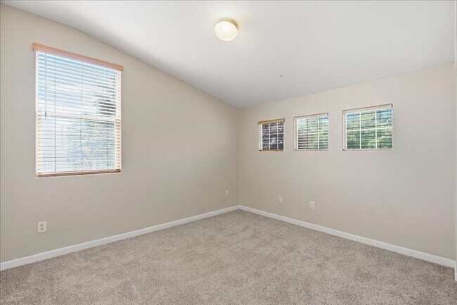 Building Photo - 2803 Crested St