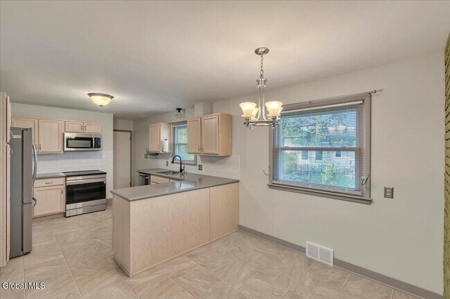 Building Photo - 1165 Cresse Ave