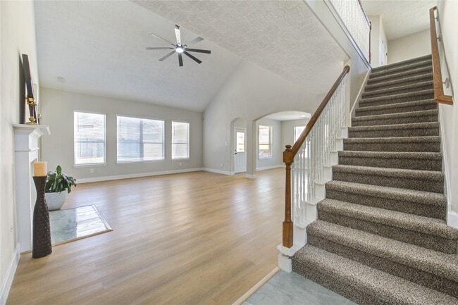 Building Photo - 5512 Canyon Bluff Ln