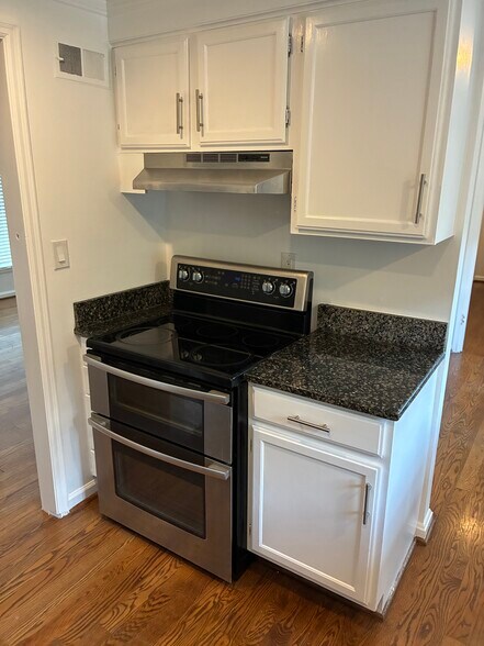 Building Photo - 3209 W 72nd St