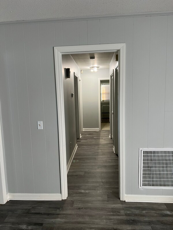 Building Photo - 639 N College Rd