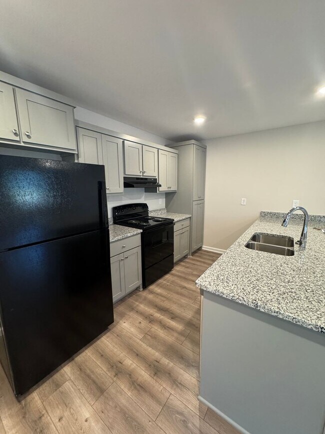 Building Photo - 201 Mountaindale Dr