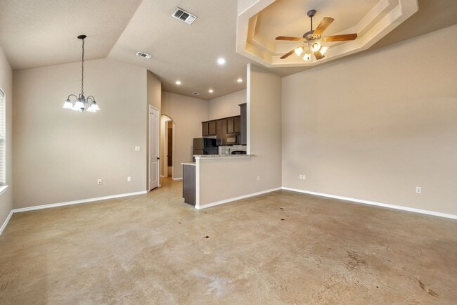 Building Photo - 3 BEDROOM DUPLEX LOCATED IN NEW BRAUNFELS, TEXAS!